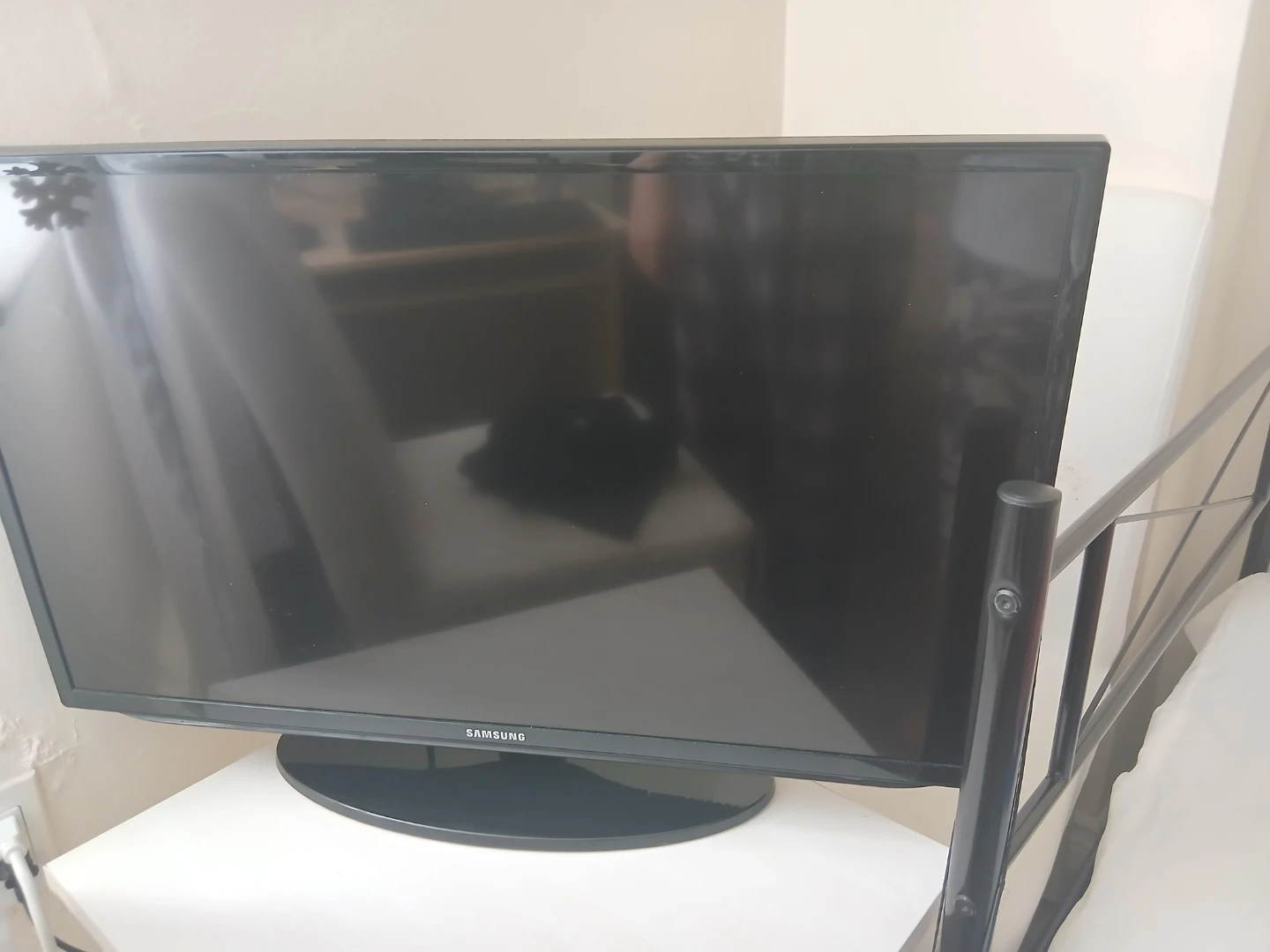 Samsung UN32H5203AF 32" Smart LED TV