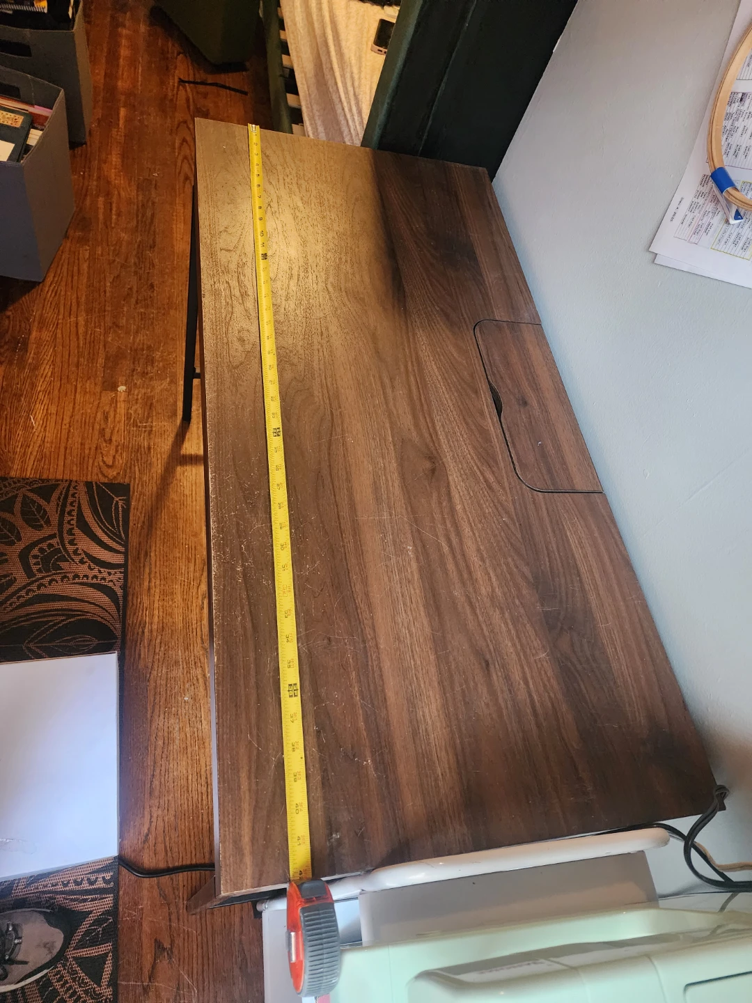 Desk with built in electric outlets. - photo 4