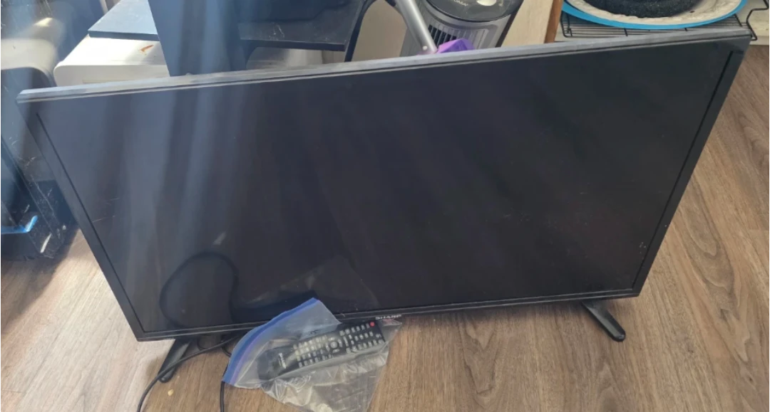 Mid sized tv with remote