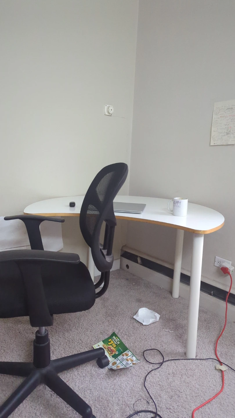 White computer desk - photo 3