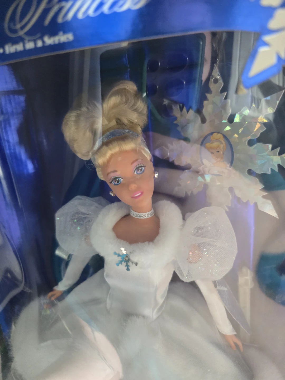 Mattel Walt Disney's Cinderella Holiday Princess Doll - photo 4
