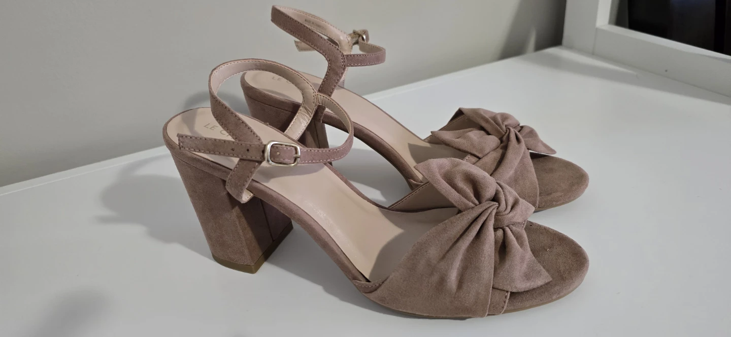 Le Château Women's Suede Bow Heels - Taupe Size 39