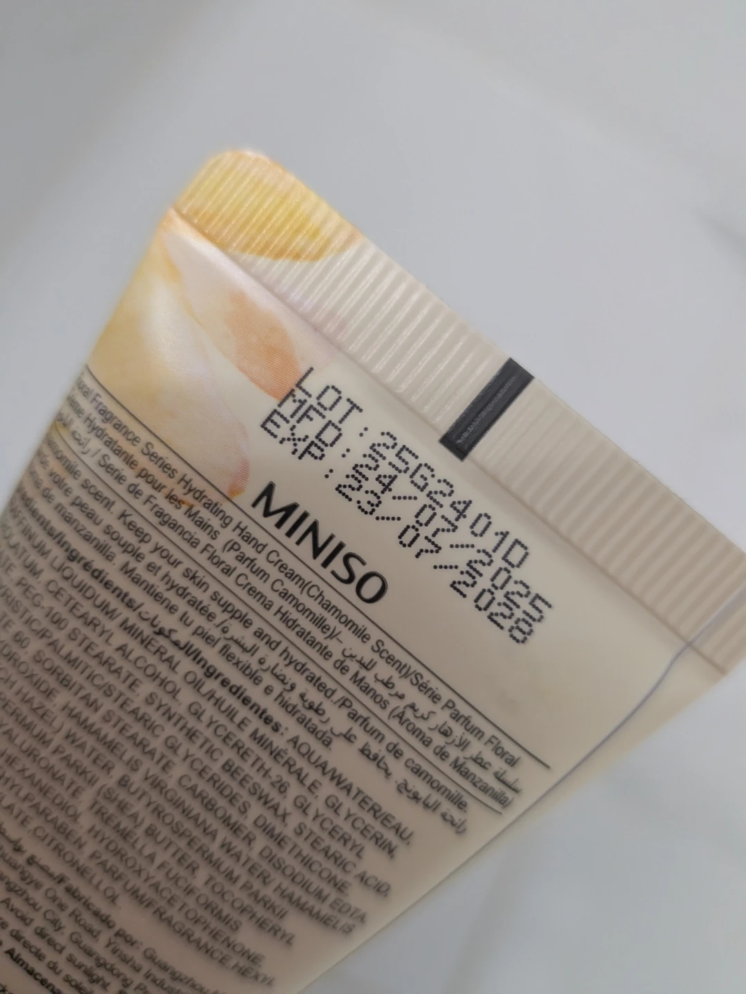 MINISO Floral Fragrance Series Hydrating Hand Cream - Chamomile - photo 3