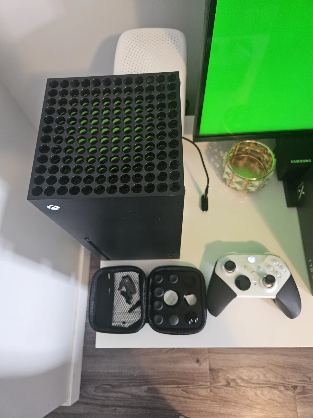 Xbox Series X 1TB Console + Elite Series 2 Controller - photo 2