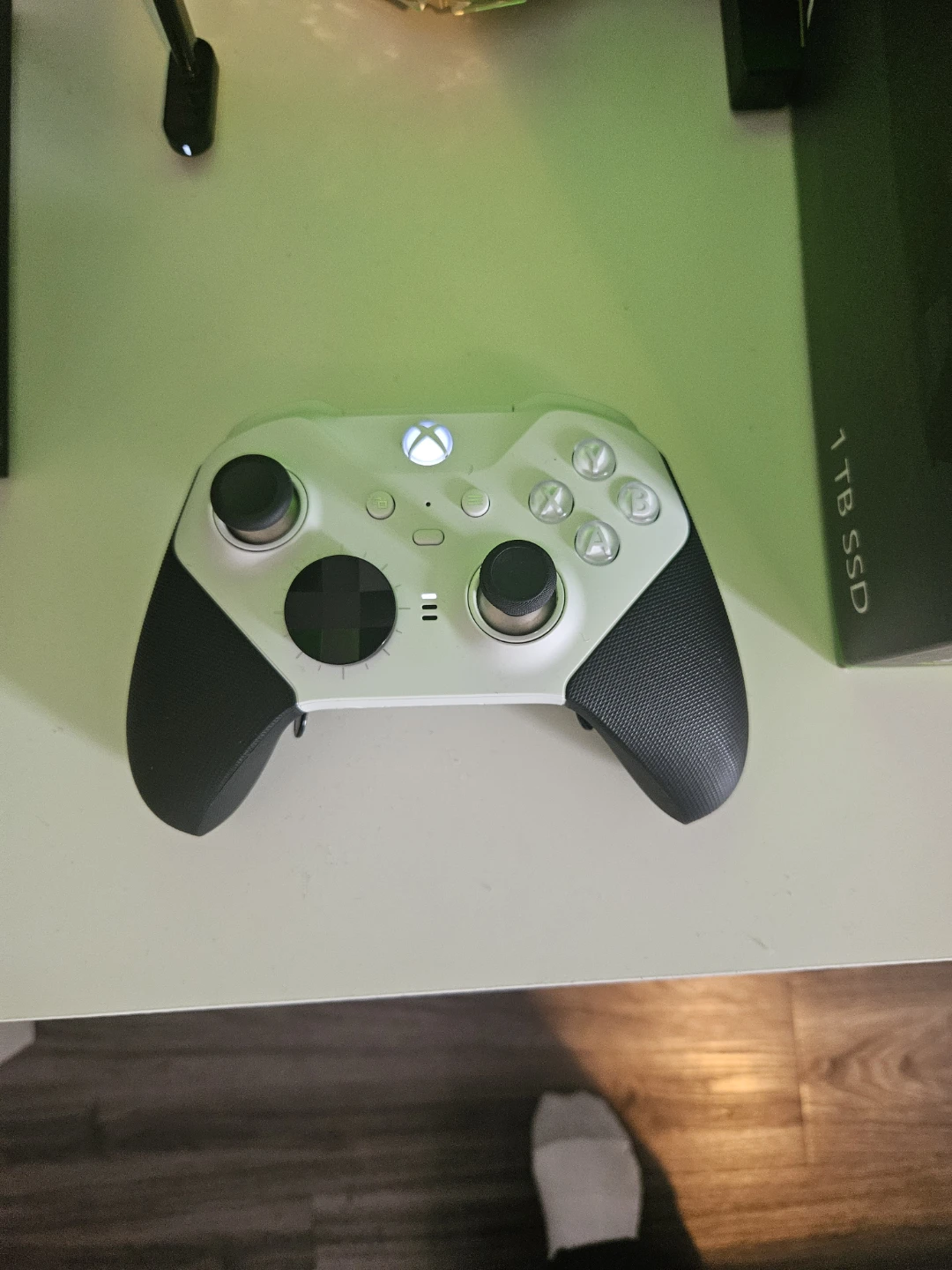 Xbox Series X 1TB Console + Elite Series 2 Controller - photo 3