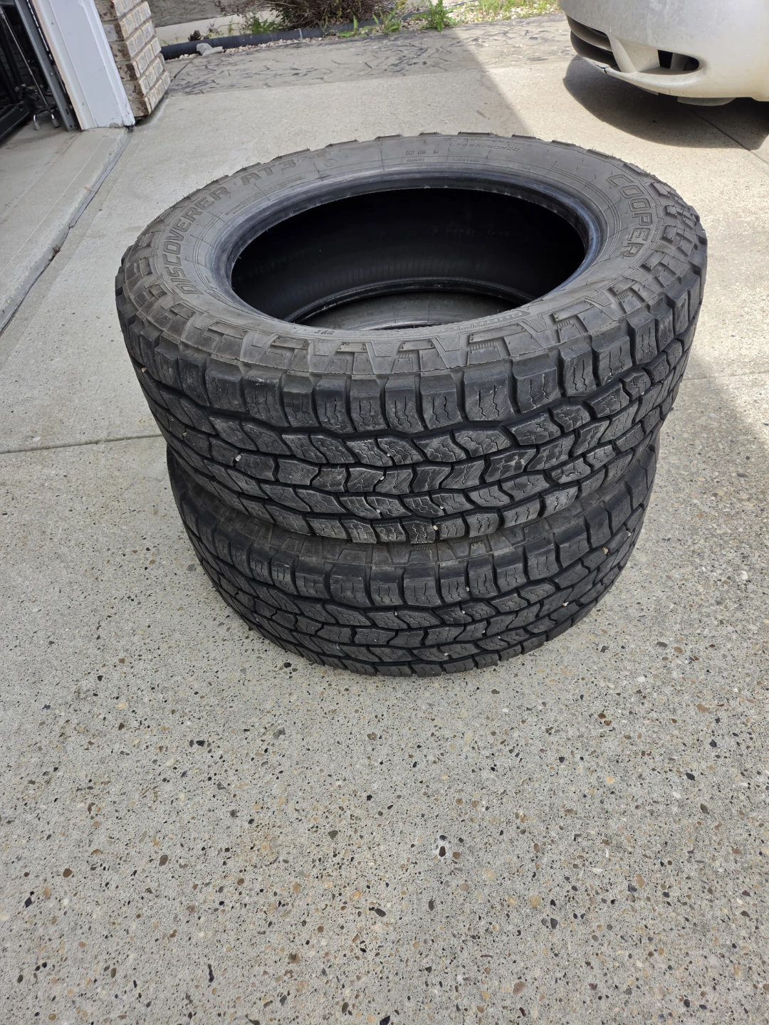 Cooper Discoverer AT3 XLT Tires (LT265/60R20)