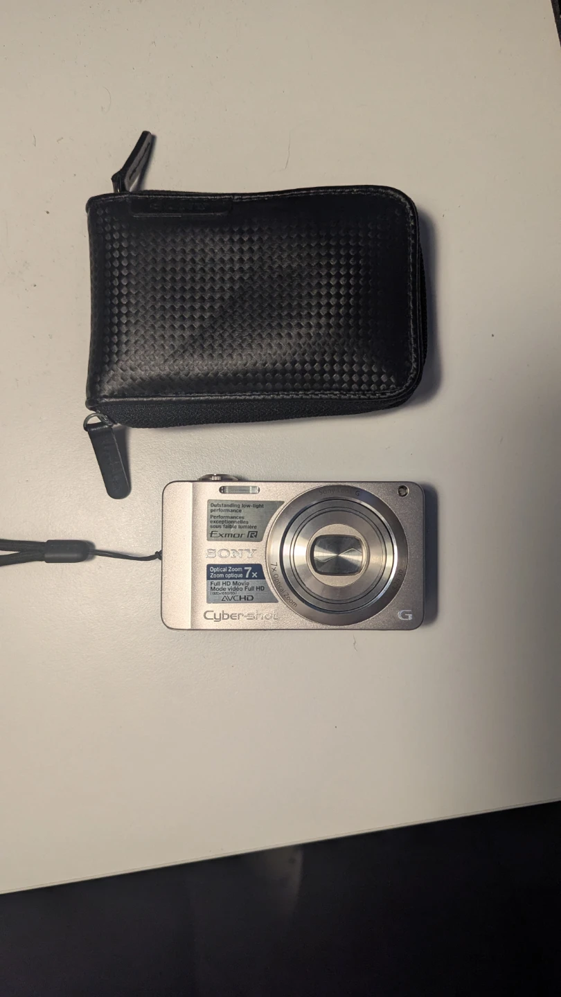 Sony Cybershot DSC-WX10 + 16GB memory card