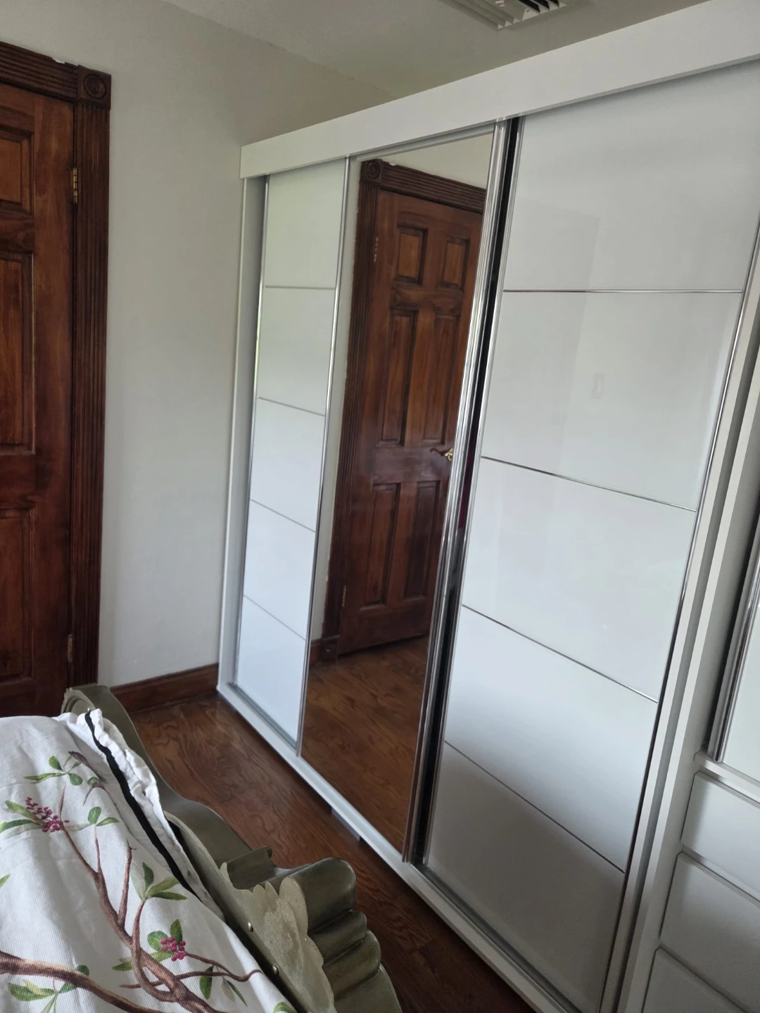 White Sliding Door Wardrobe with Mirrored Panels - photo 4