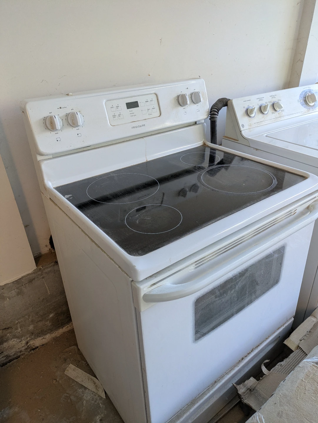 Frigidare 30" Electric Range(white)