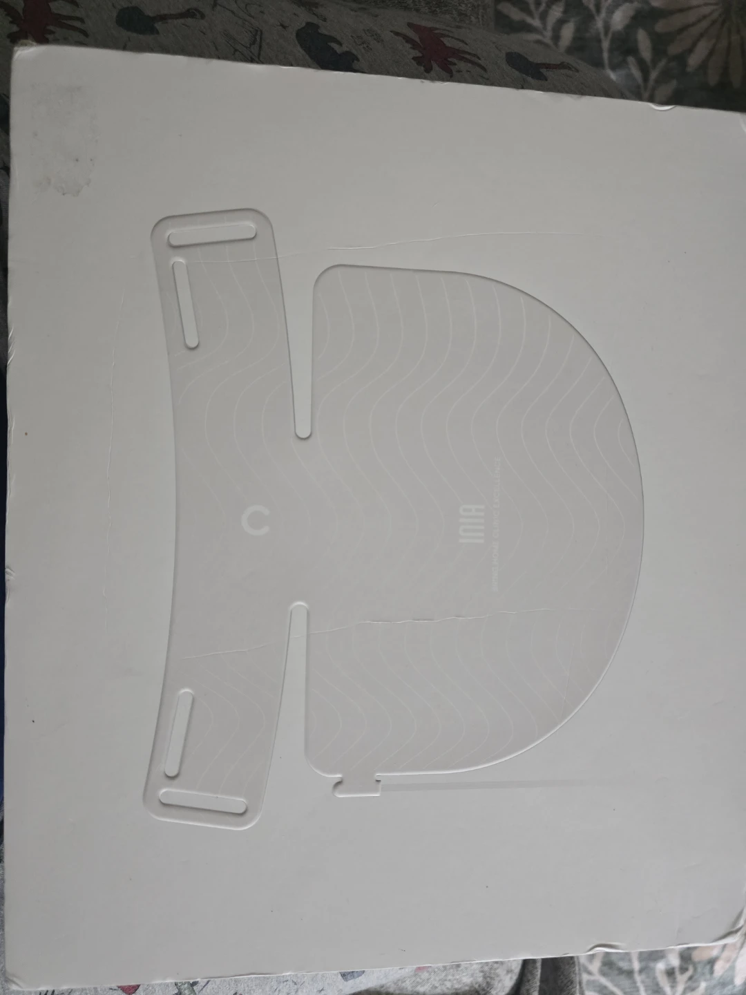 INIA GLOW-2 Neck & Chest LED light therapy