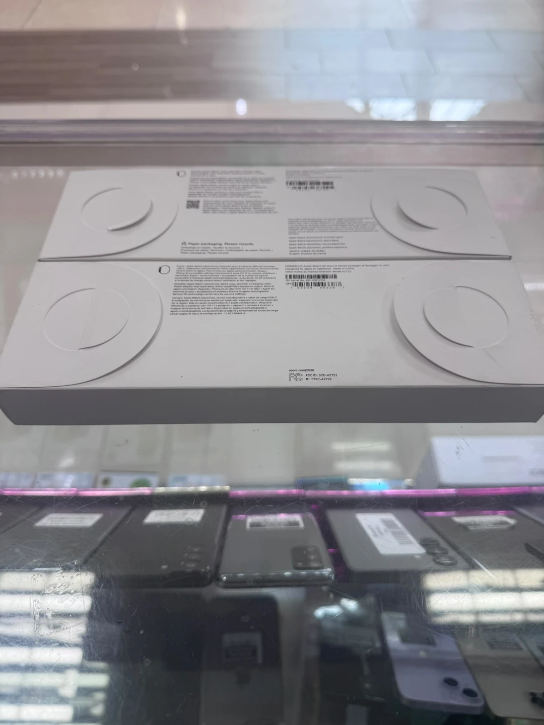 Apple Watch SE 2nd Gen - 40mm Starlight - photo 2