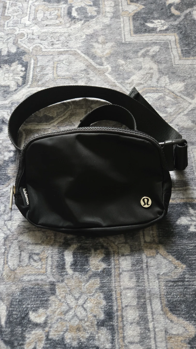 Lululemon Everywhere Belt Bag - Black