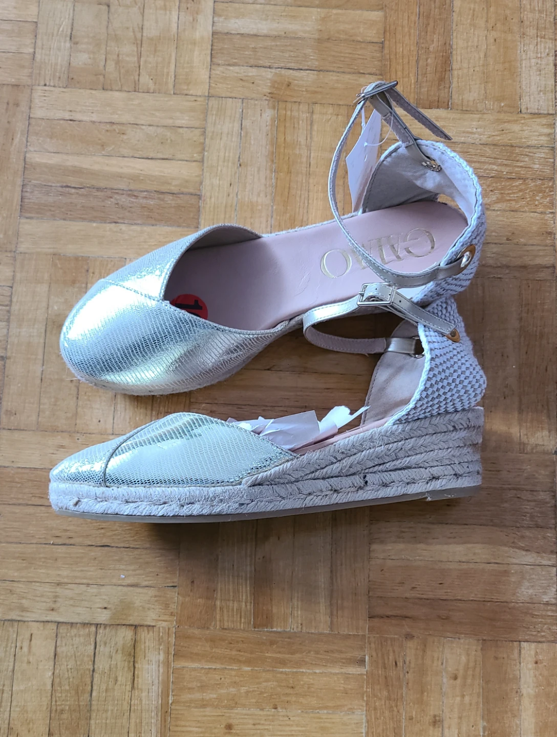 Women's Sandal - sz 10 (but fits like a size 9) - photo 2