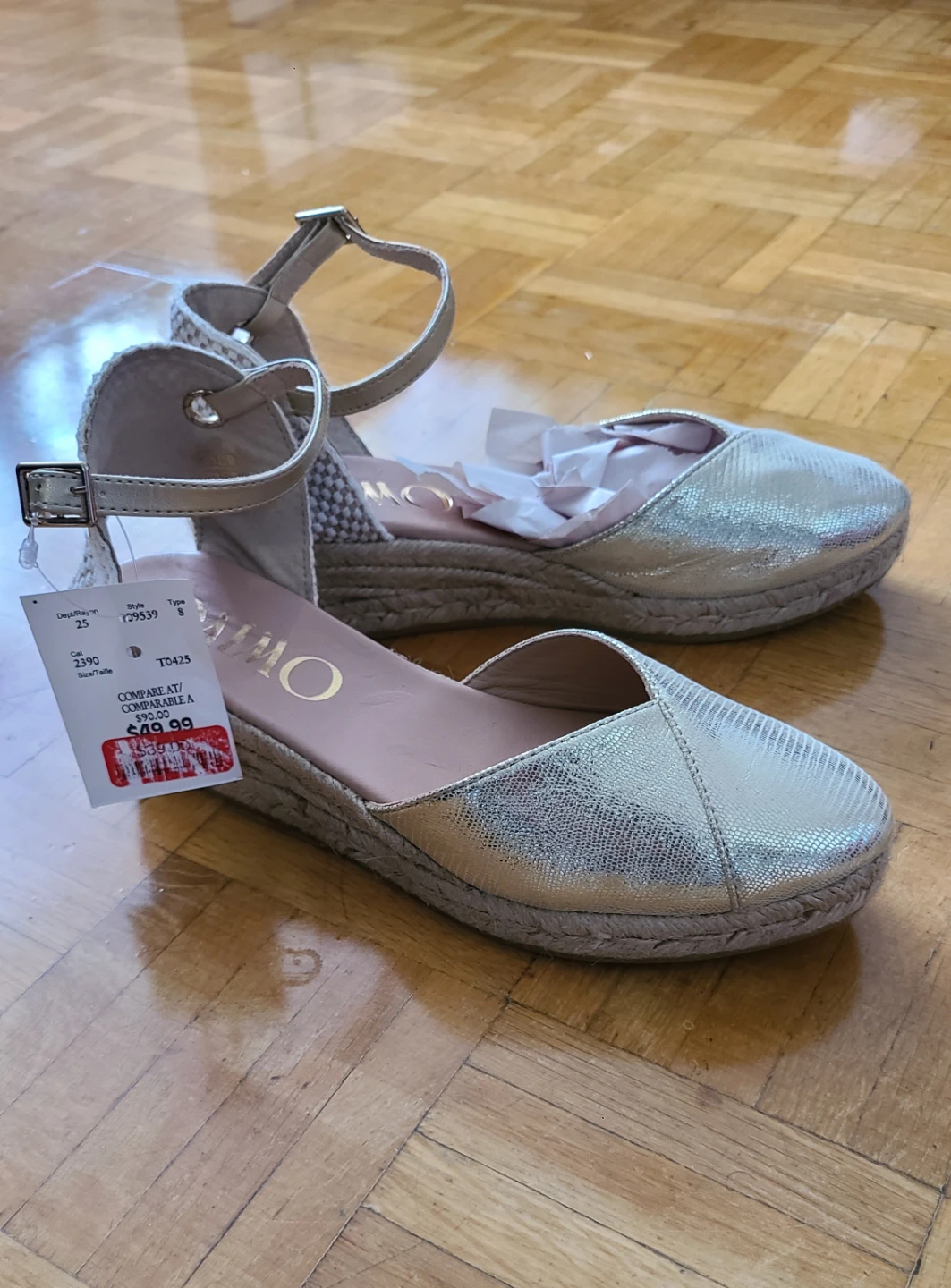 Women's Sandal - sz 10 (but fits like a size 9)