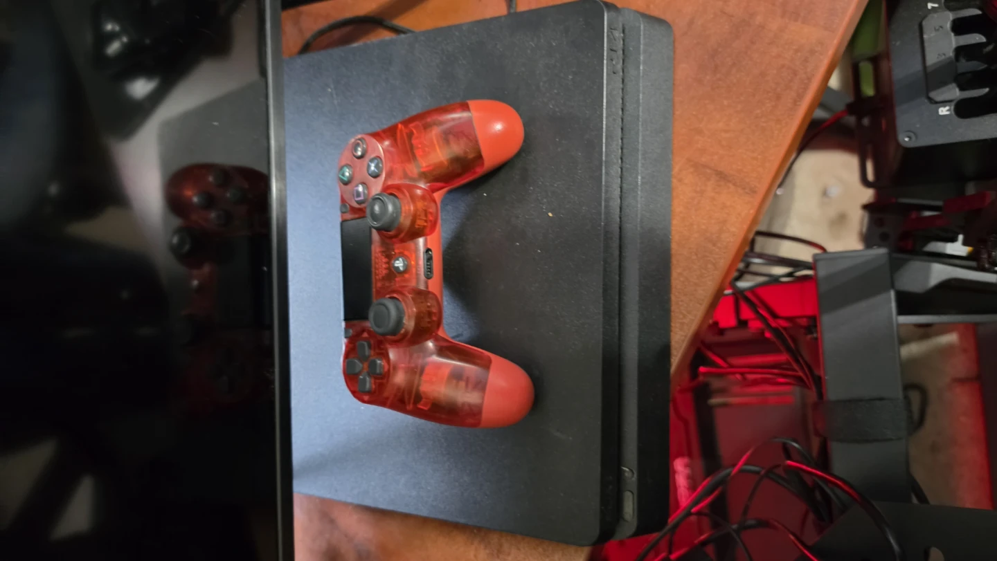 PlayStation 4 Slim - photo 2
