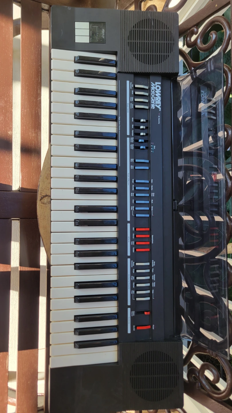 Lowrey Micro Genie Electronic Keyboard-$10 - photo 2