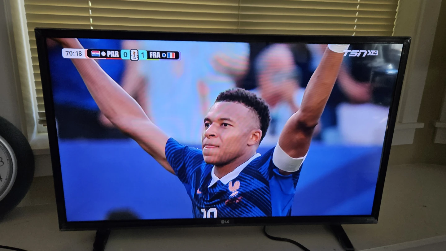 LG 32" TV - photo 2