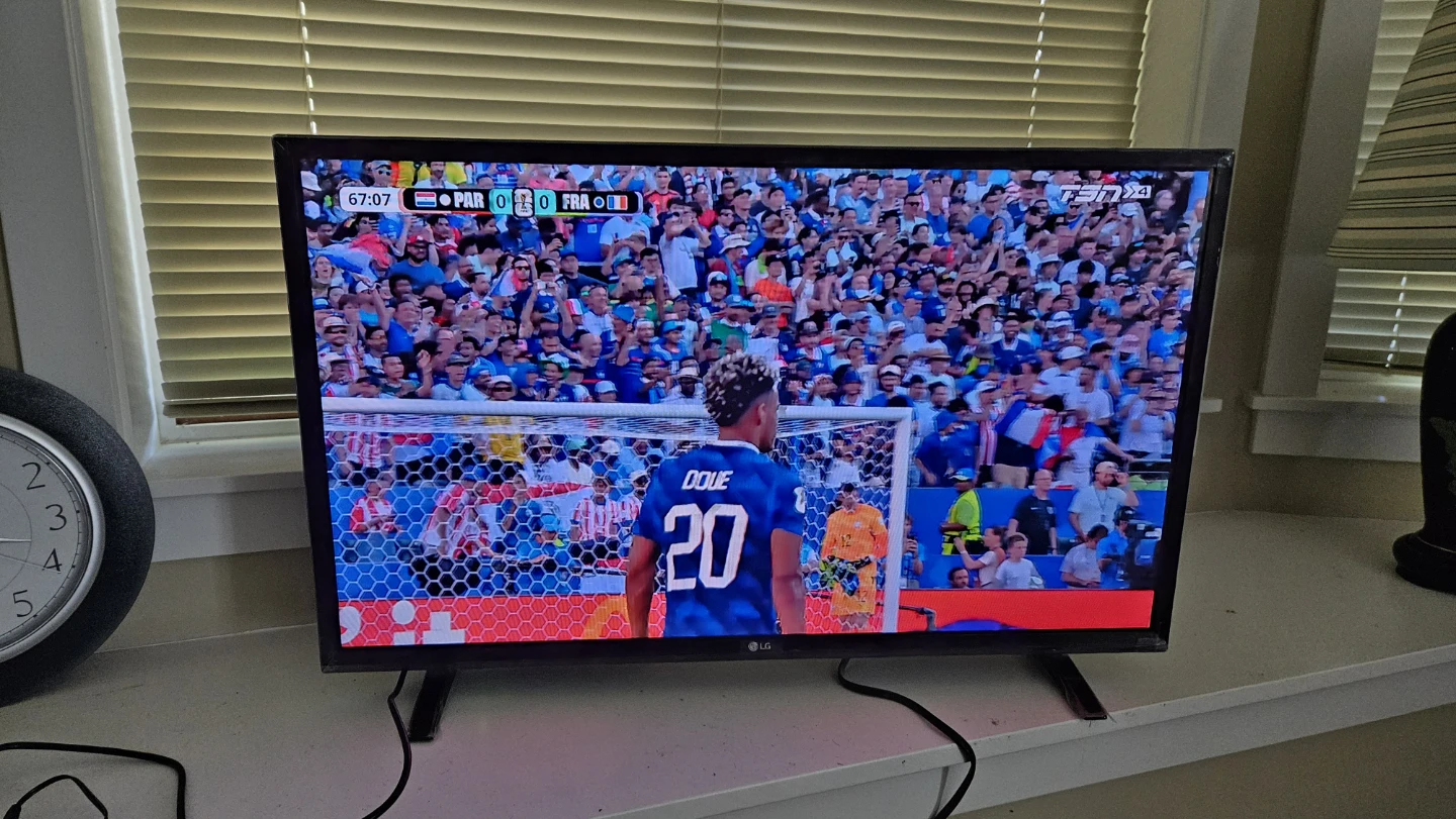 LG 32" TV - photo 3