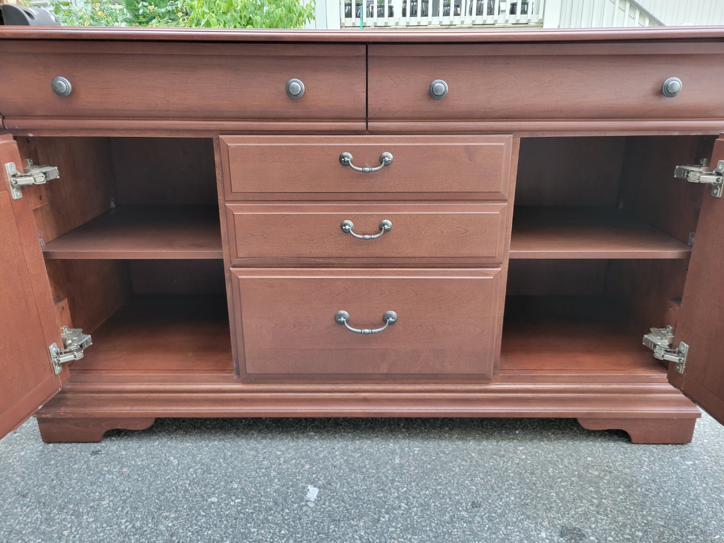 Beautiful Traditional Sideboard / Buffet / Console Table. - photo 4