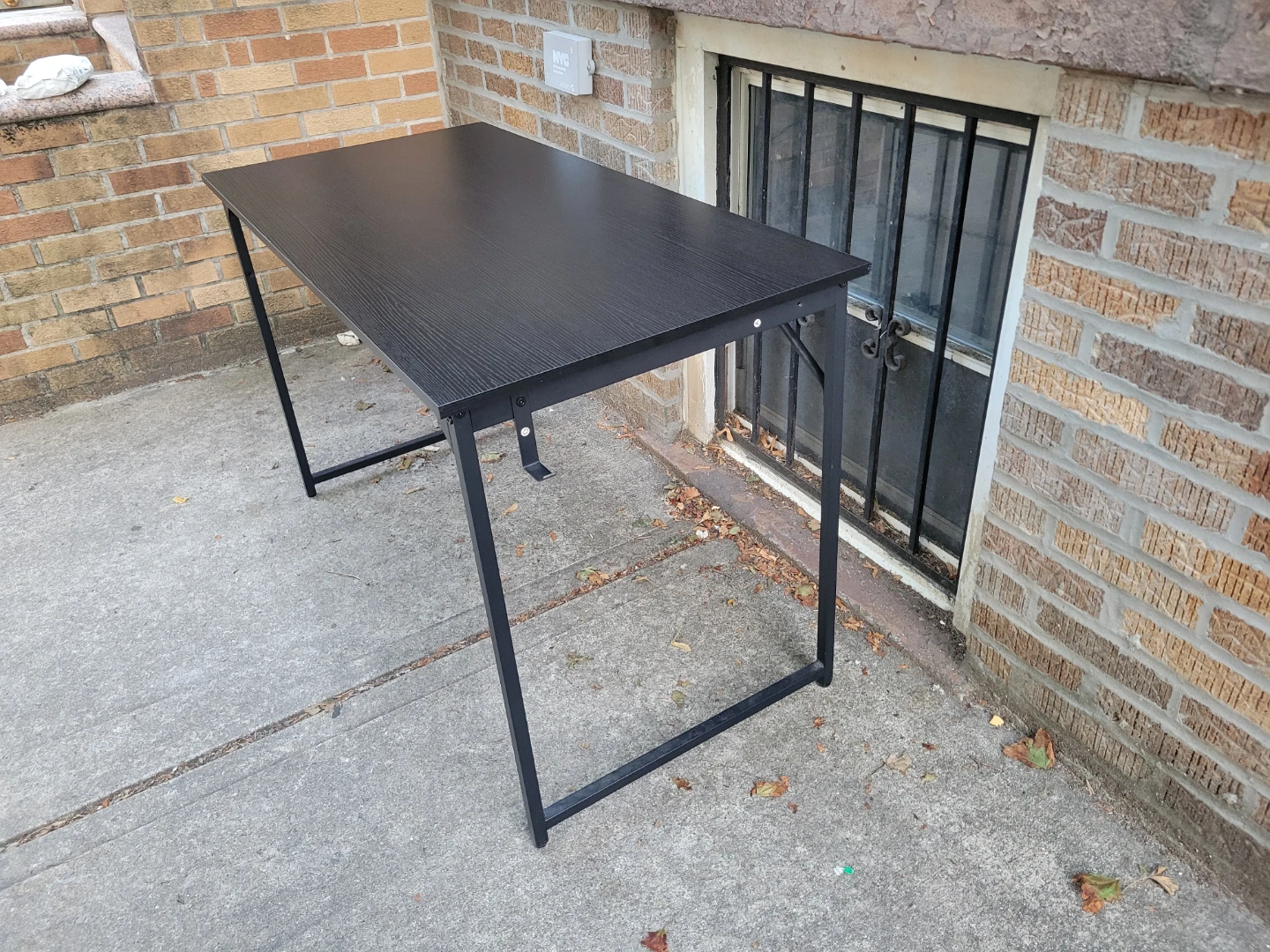 Black Desk with Metal Frame. Like new - photo 2
