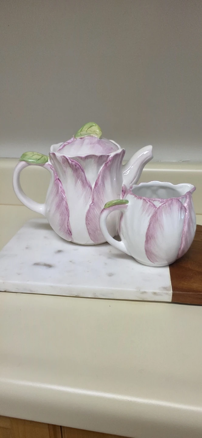 The Bombay Co. Inc. 1992 Teapot and Creamer Set