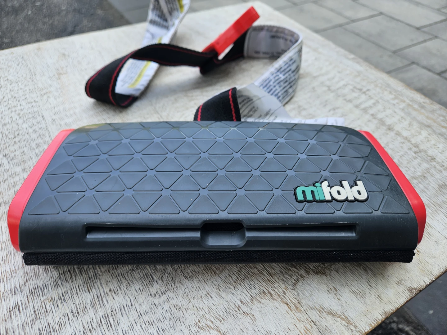 Mifold travel booster seat