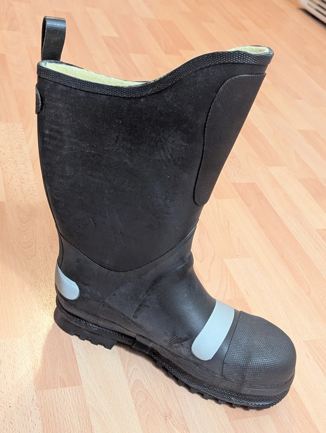 *MENS SIZE 9 -  NEW AIRBOSS medium width steel toe rubber boots - photo 2