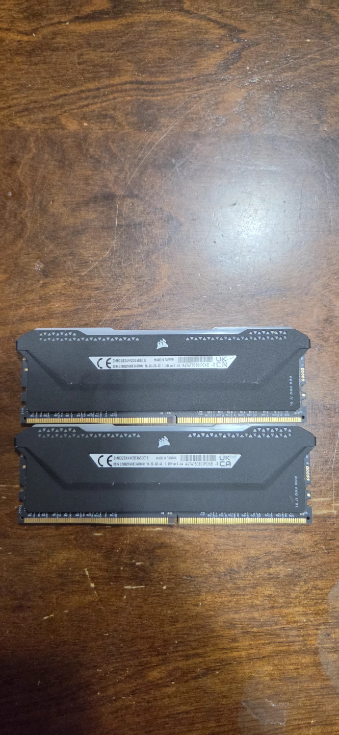 32gb 16x2 Corsair Vengeance DDR4 RAM.