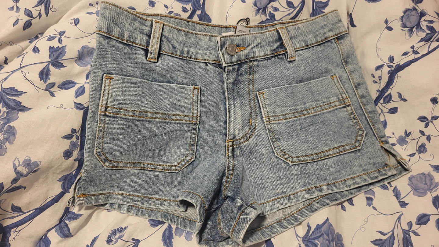 Brand new forever 21 jeans shorts - size 1
