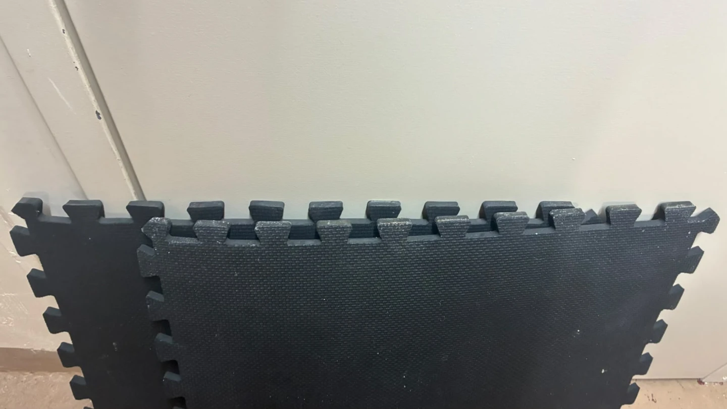 6 Black Interlocking Foam Floor Mats - photo 3