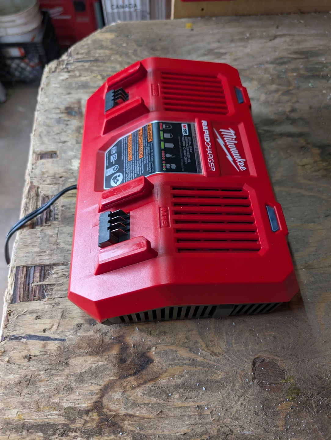 NEW Milwaukee M18 Dual Bay Simultaneous Rapid Charger - photo 3