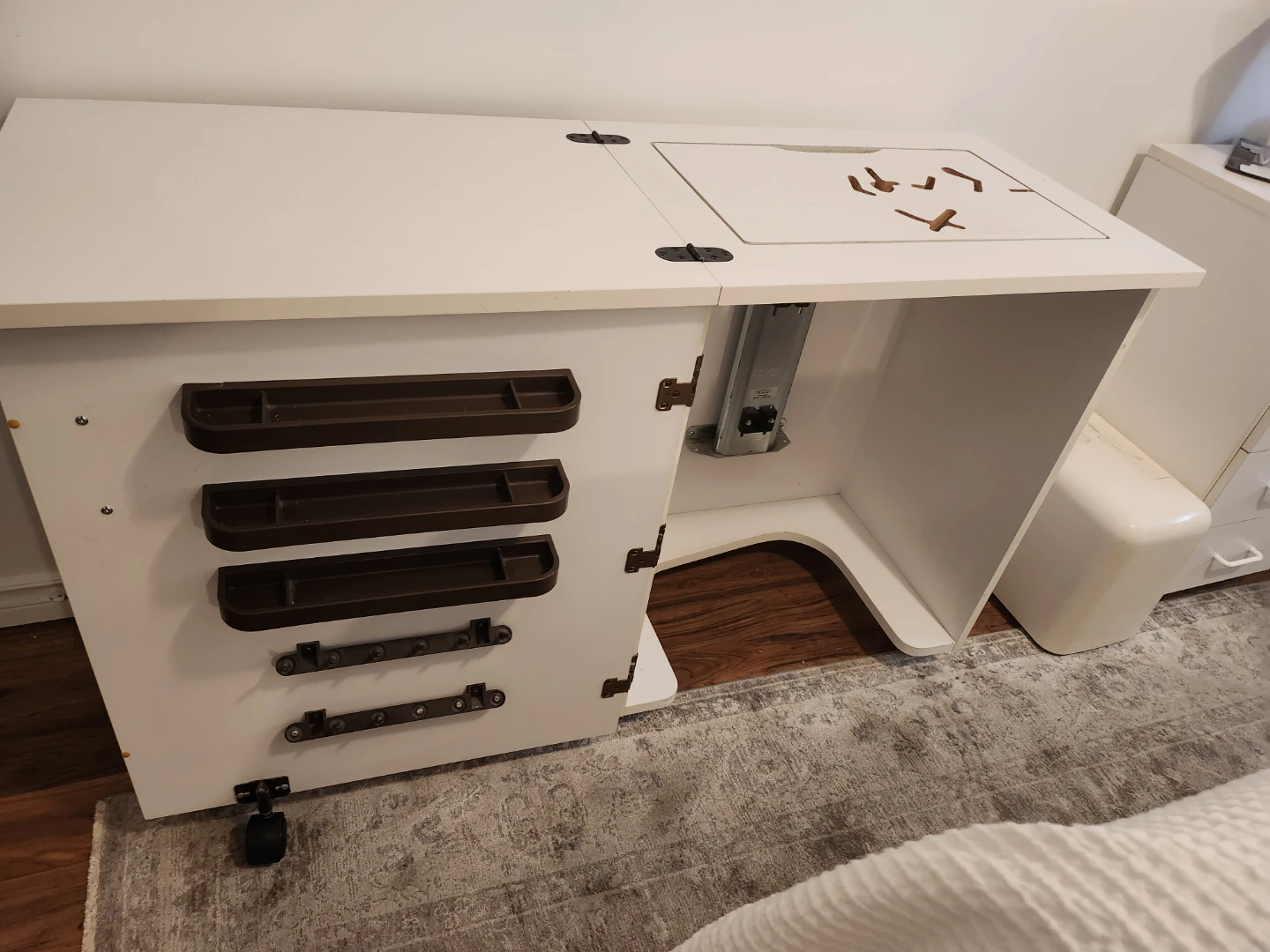 Sewing Machine Cabinet Table - photo 3
