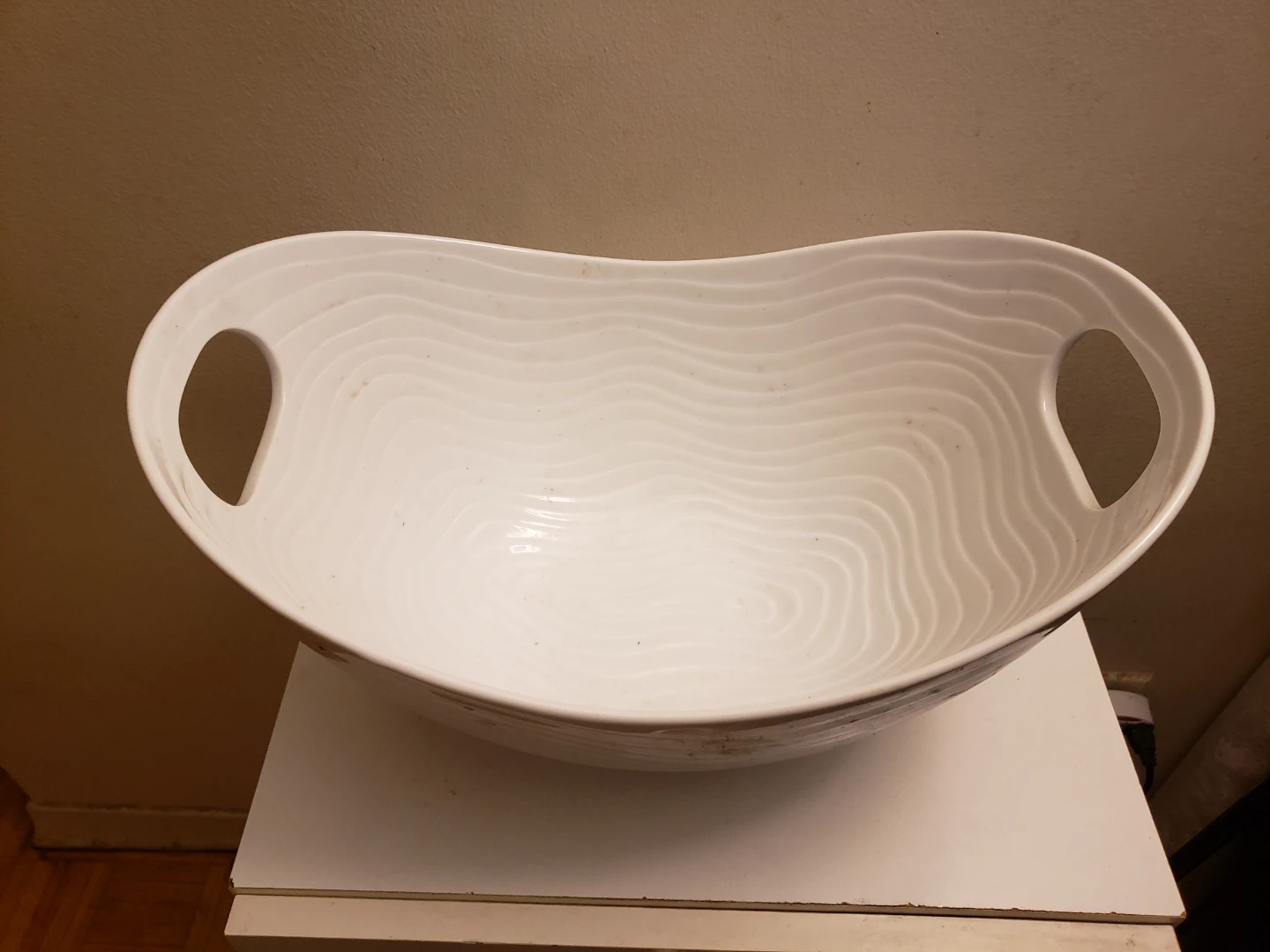 Beautiful White ceremic Decorative fruit  Bowl with Handles