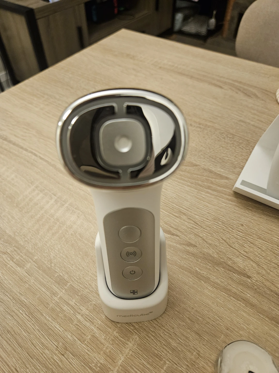 Medicube Age-R Booster-H Device