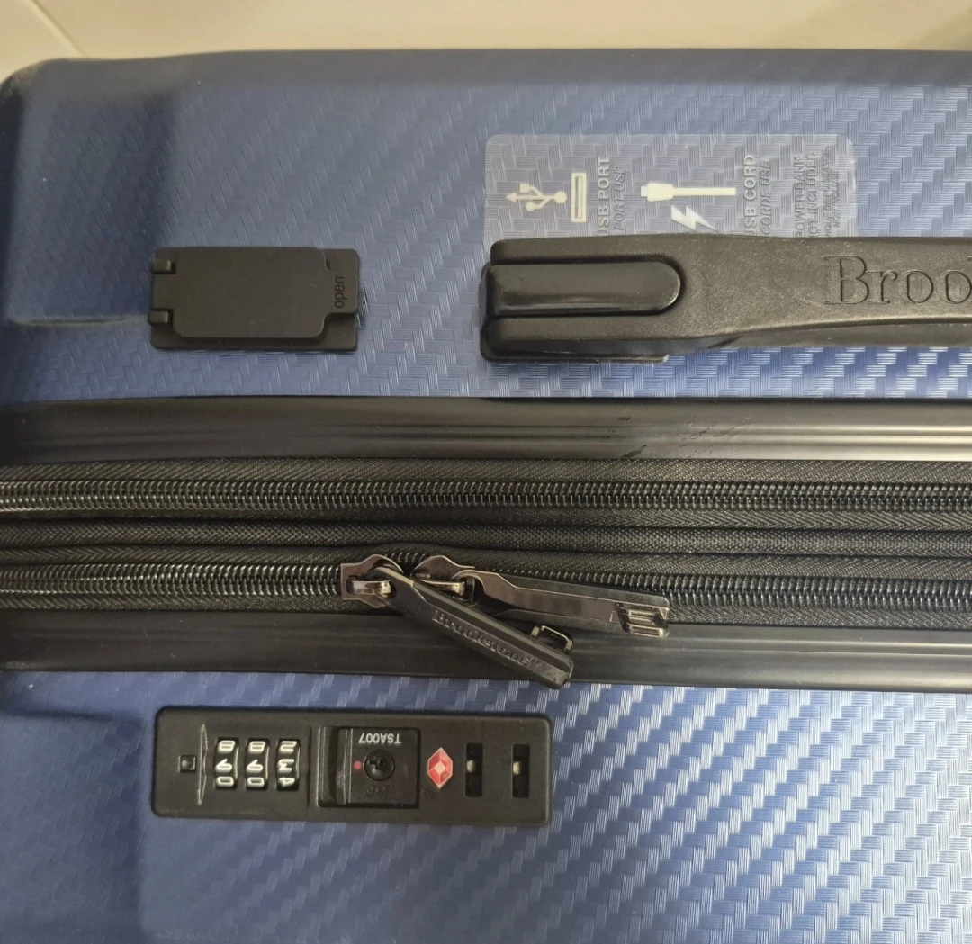🧳✈️ Carry-On Suitcase Bundle – 2 for 1 (needs to go ASAP) - photo 2