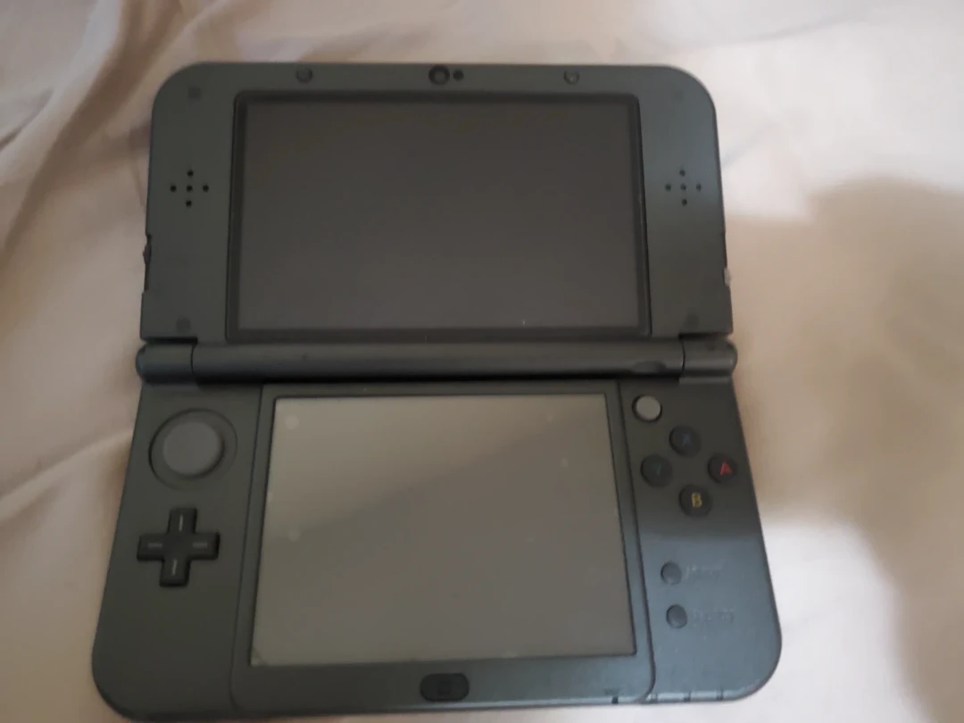 Nintendo  NEW 3DS XL -  Hyrule (Not functional use for parts) - photo 3