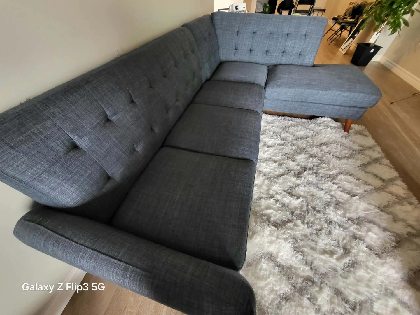 Sectional Sofa with free pillows - photo 2