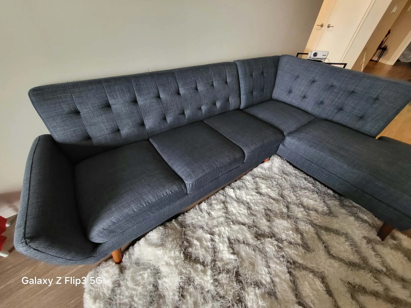 Sectional Sofa with free pillows - photo 3
