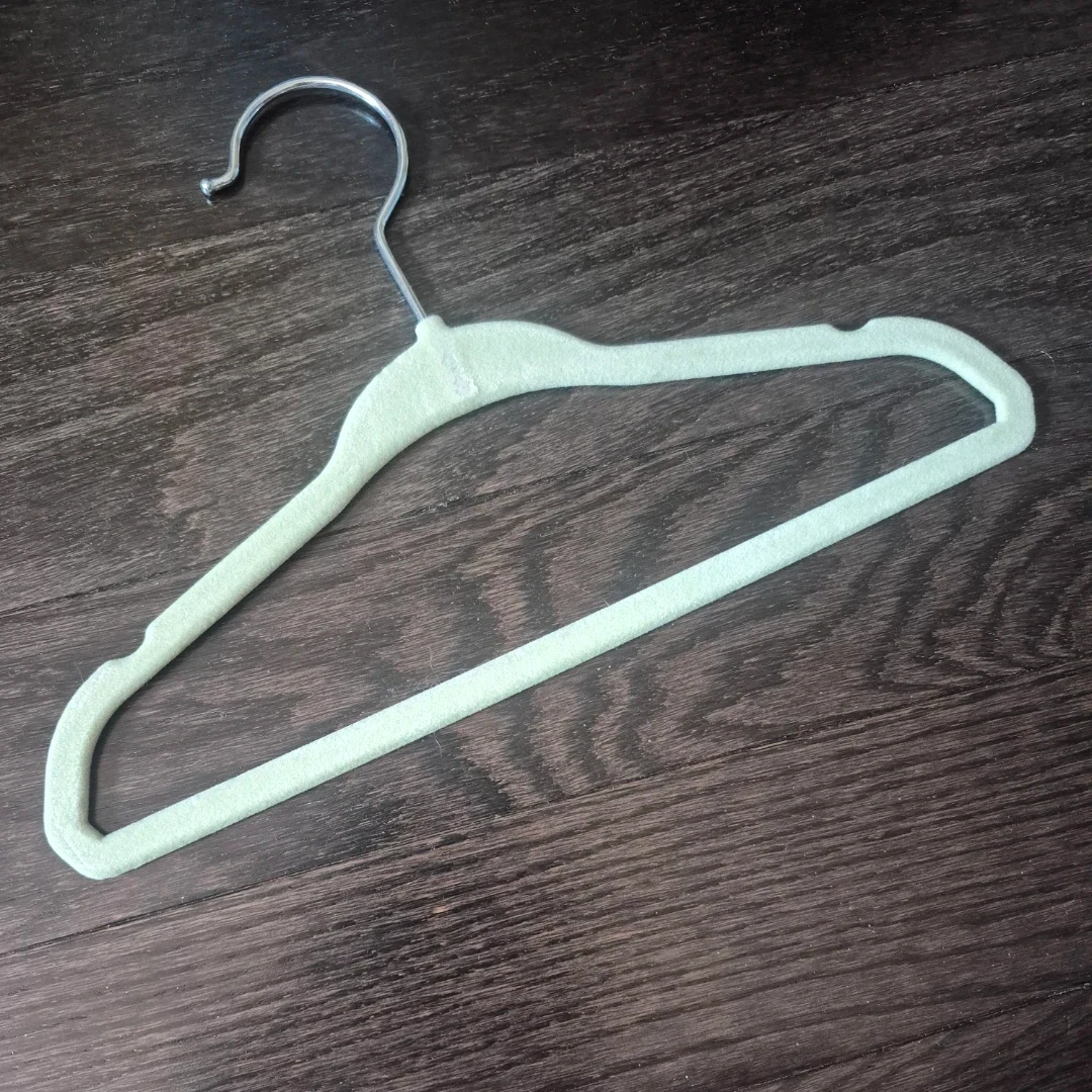 18 Velvet Children's Clothes Hangers - photo 2