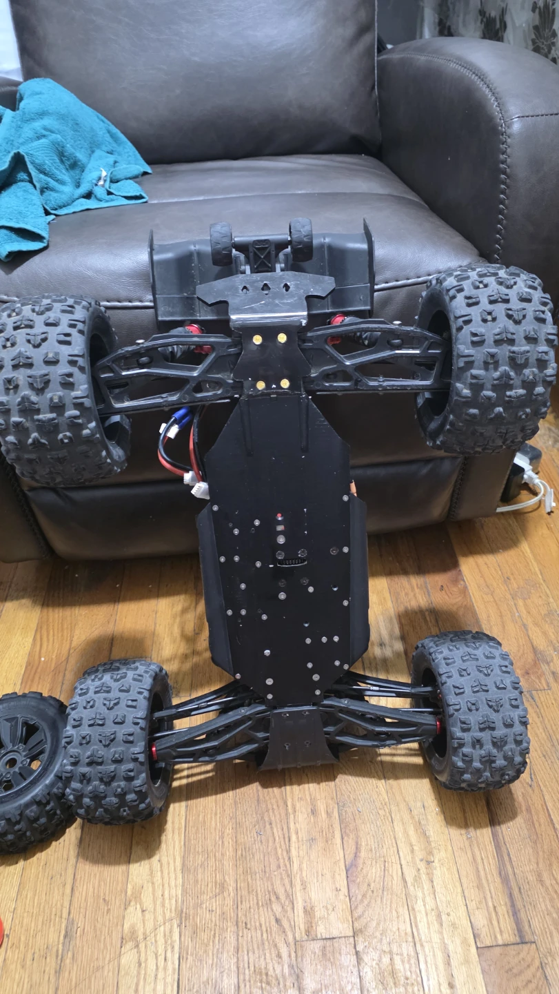 ARRMA Kraton RC 1/8 - photo 3