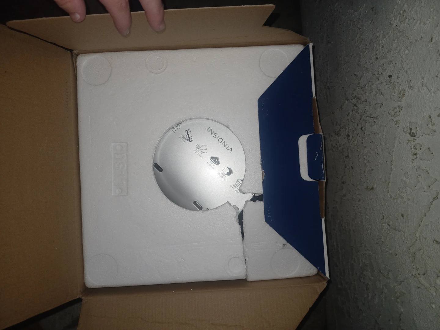Insignia 3.2L Mechanical Control Air Fryer - photo 2