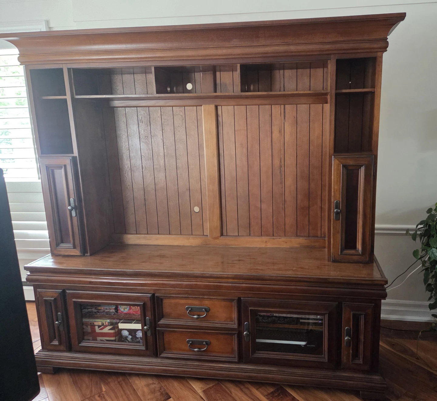 Wooden Entertainment Unit missing style