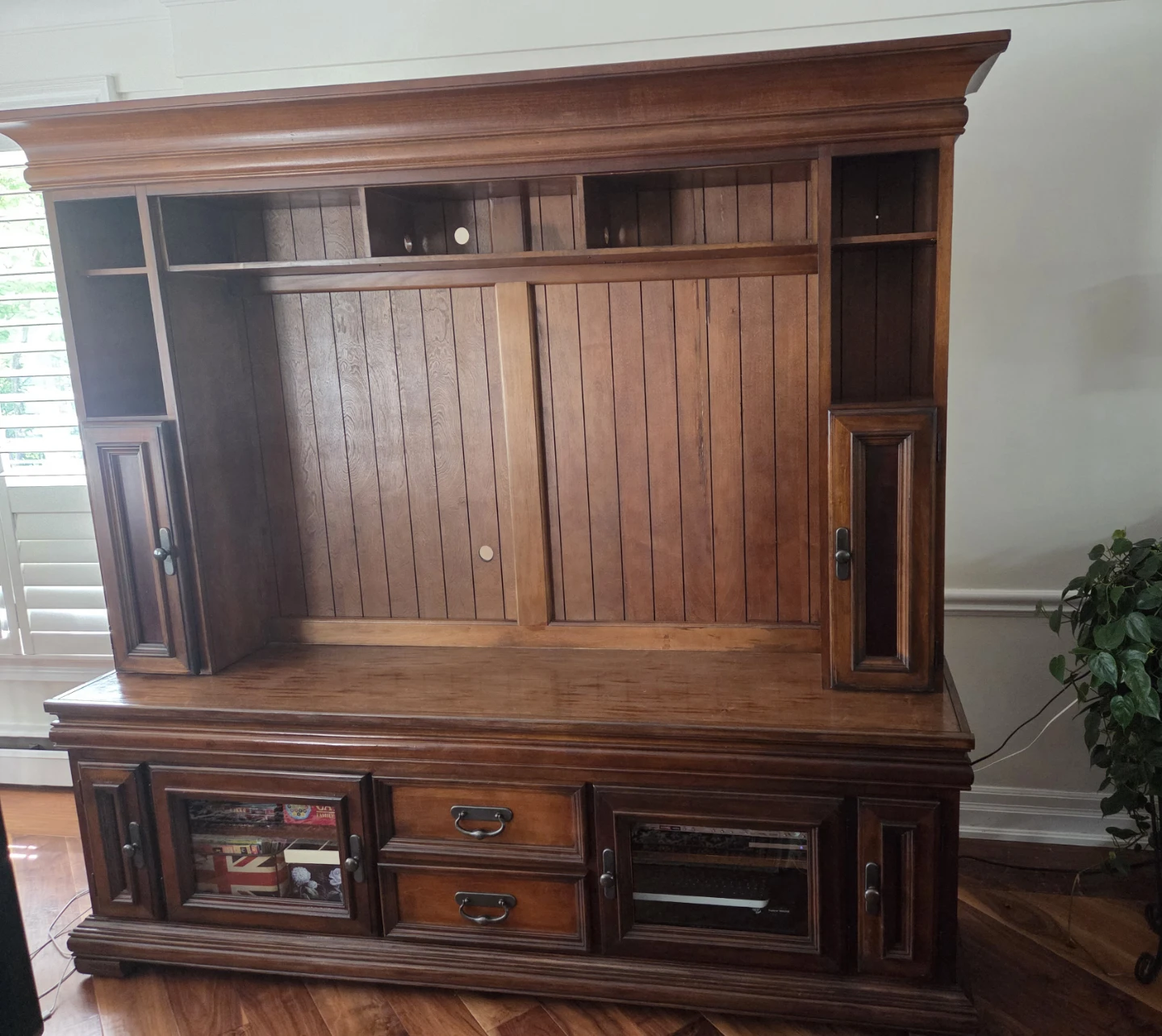 Wooden Entertainment Unit missing style - photo 2