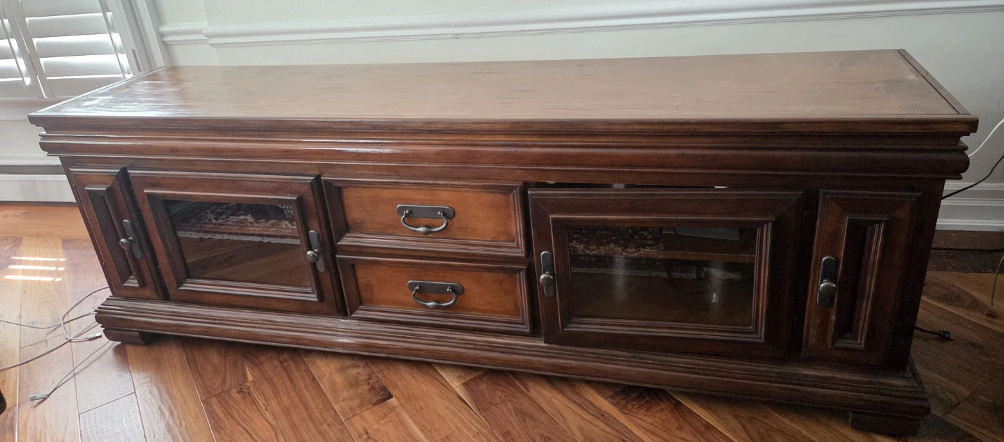Wooden Entertainment Unit missing style - photo 3