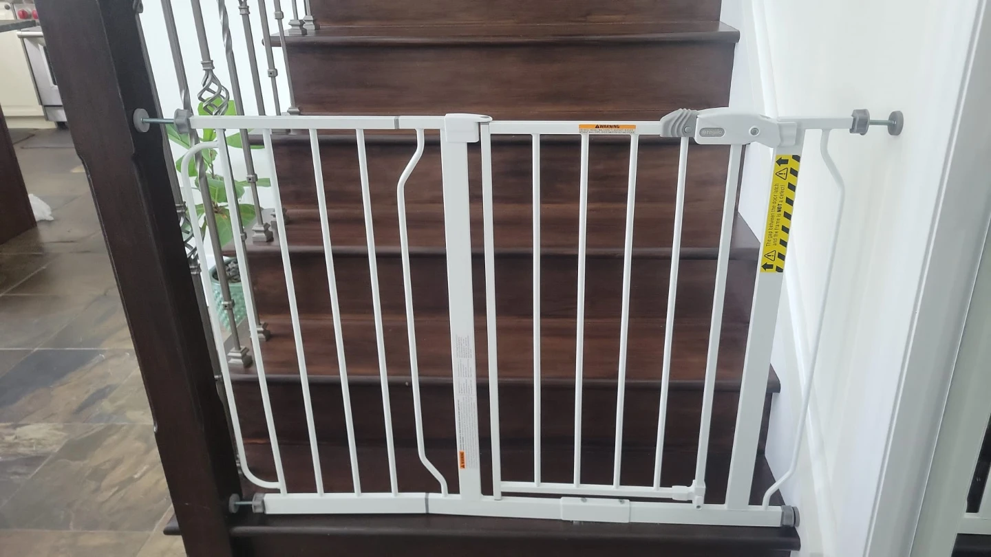 White Metal Baby Gate - photo 2
