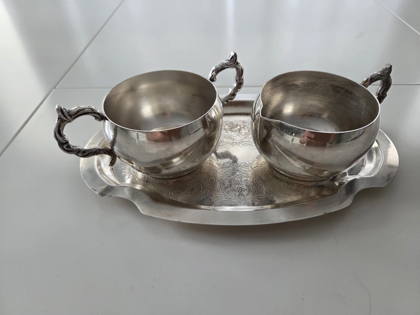 Cream and sugar set