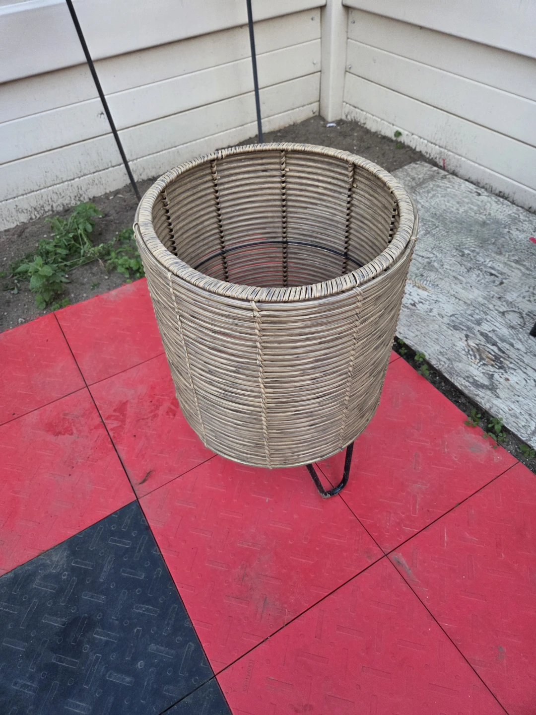 Woven Round Basket Planter with Legs