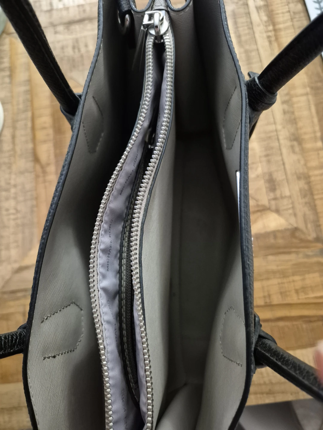 Michael Kors Black Leather Tote Bag - photo 3