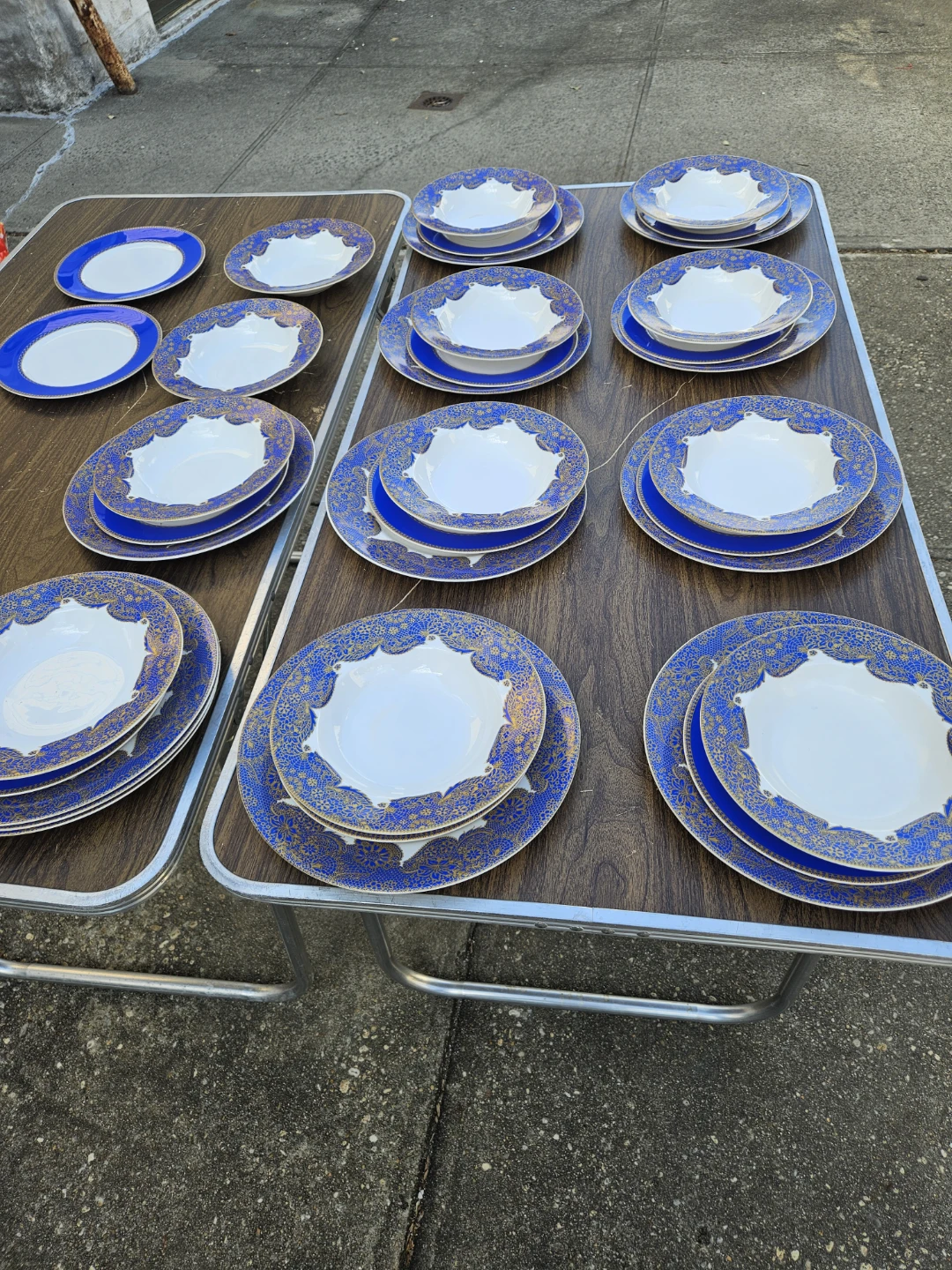 Beautiful Neiman marcus 36 piece Dinnerware Set