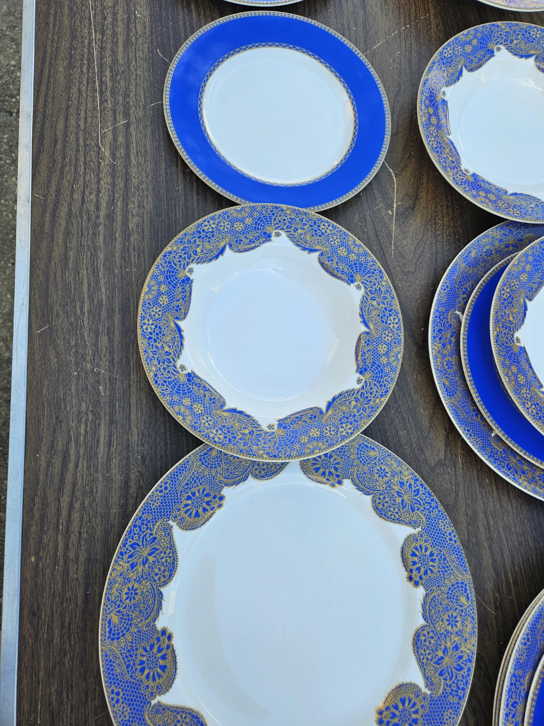 Beautiful Neiman marcus 36 piece Dinnerware Set - photo 5
